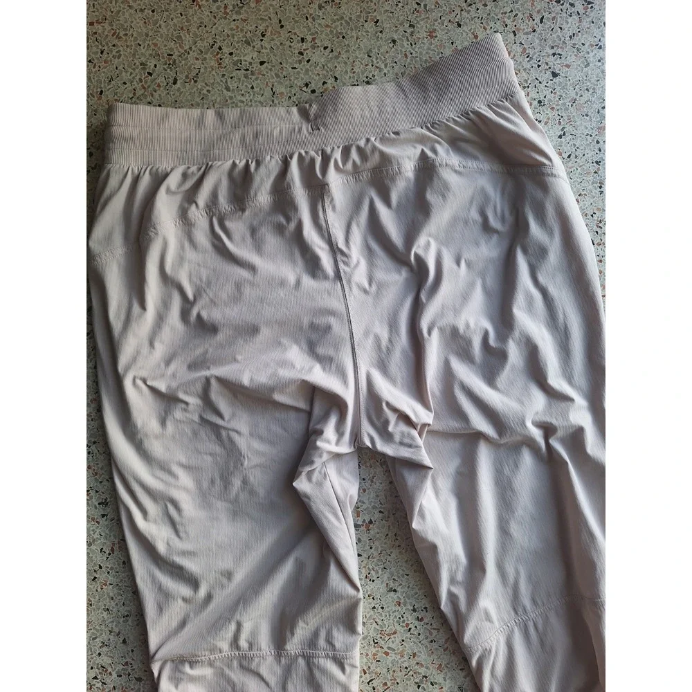 111 Lululemon Beyond the Studio Jogger *Lined - Picture 8 of 14